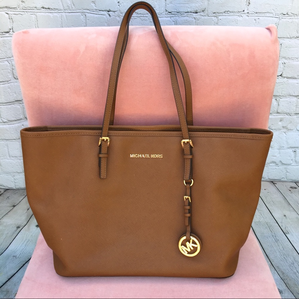 **SOLD**Host Pick! Michael Kors Saffiano Jet Set